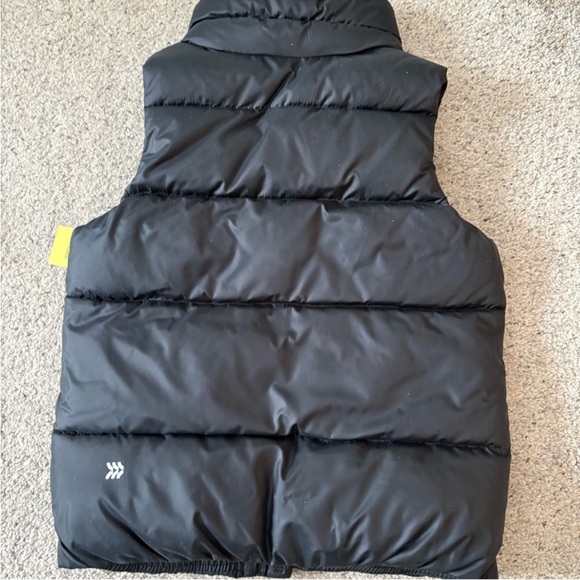NWT All In Motion Black Puffer Vest size XS. Oversized to med - Picture 6 of 8